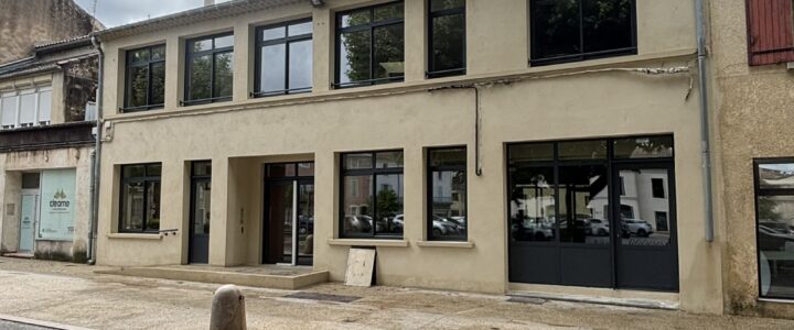Le chantier de la Maison des entreprises, rue Marianne Basch à Bollène, arrive à son terme